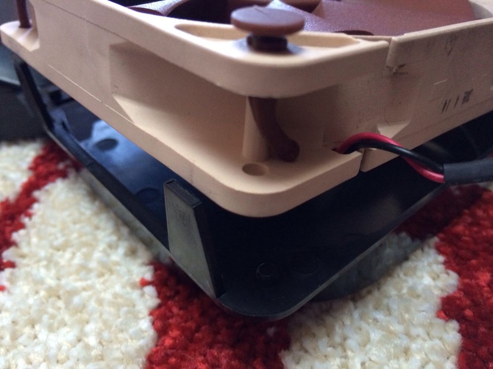 Take out the old fan.