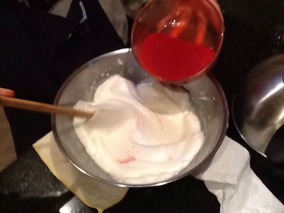 Take out the pur\u00e9e and mix the pur\u00e9e with the egg white