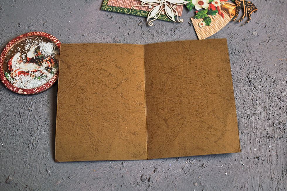 Take piece of cardstock sized 21x15 cm and draw a line in the middle with Martha Stewart SCORING BOARD Score Craft Tool