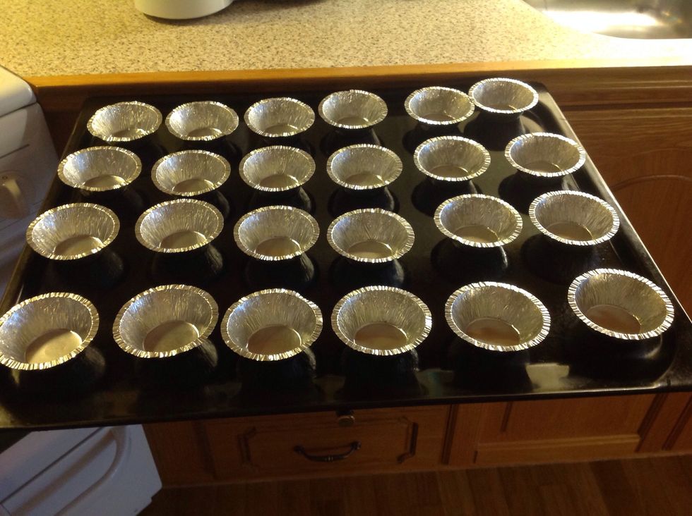 Take some foil forms on a baking plate