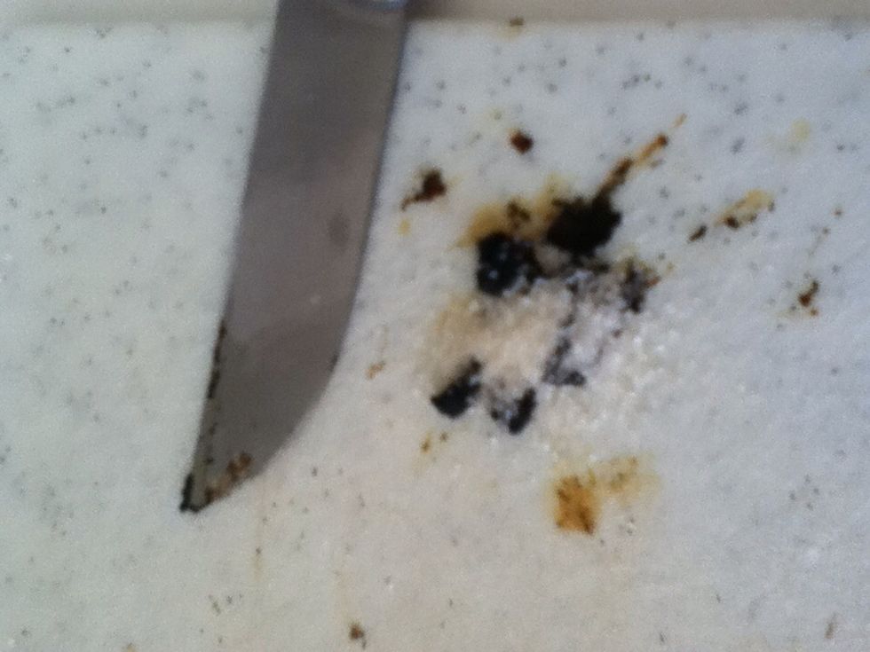 Take some sugar and mix it together with a knife.