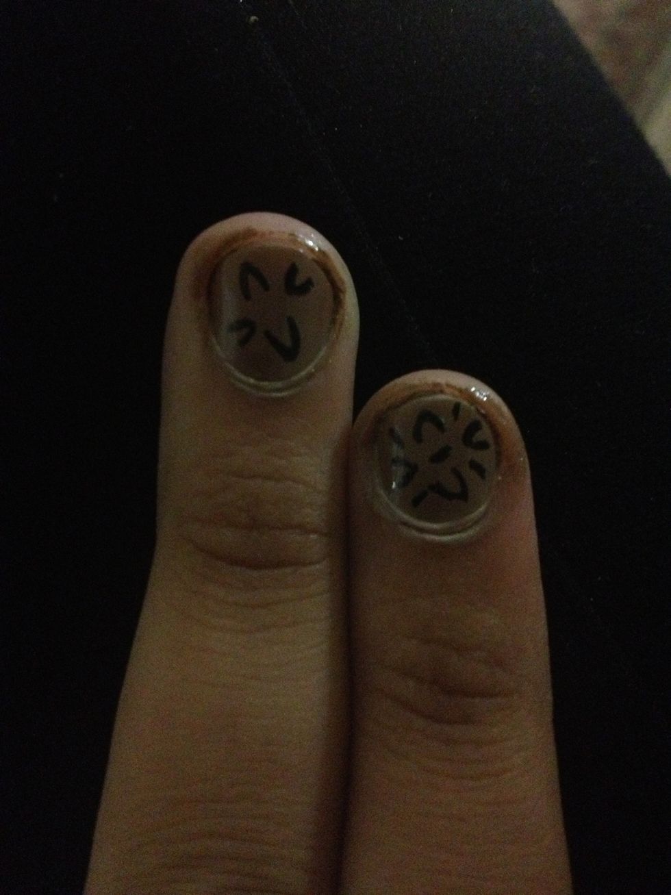 Take the black and make the designs on the left finger.. Don't make too many as the next step is to make random lines like the finger on the right in the photograph.