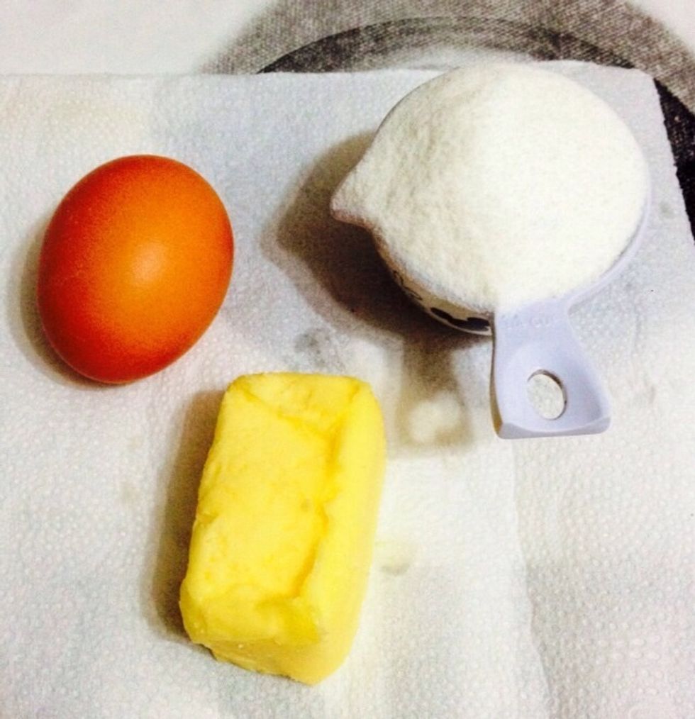 Take the butter, sugar and egg yolk and whisk it.