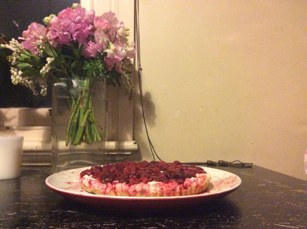 Take the cheese cake out of the fridge