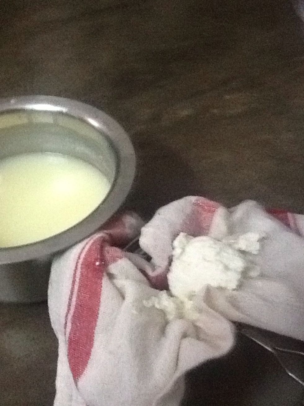 Take the chenna on a clean muslin or kitchen cloth.