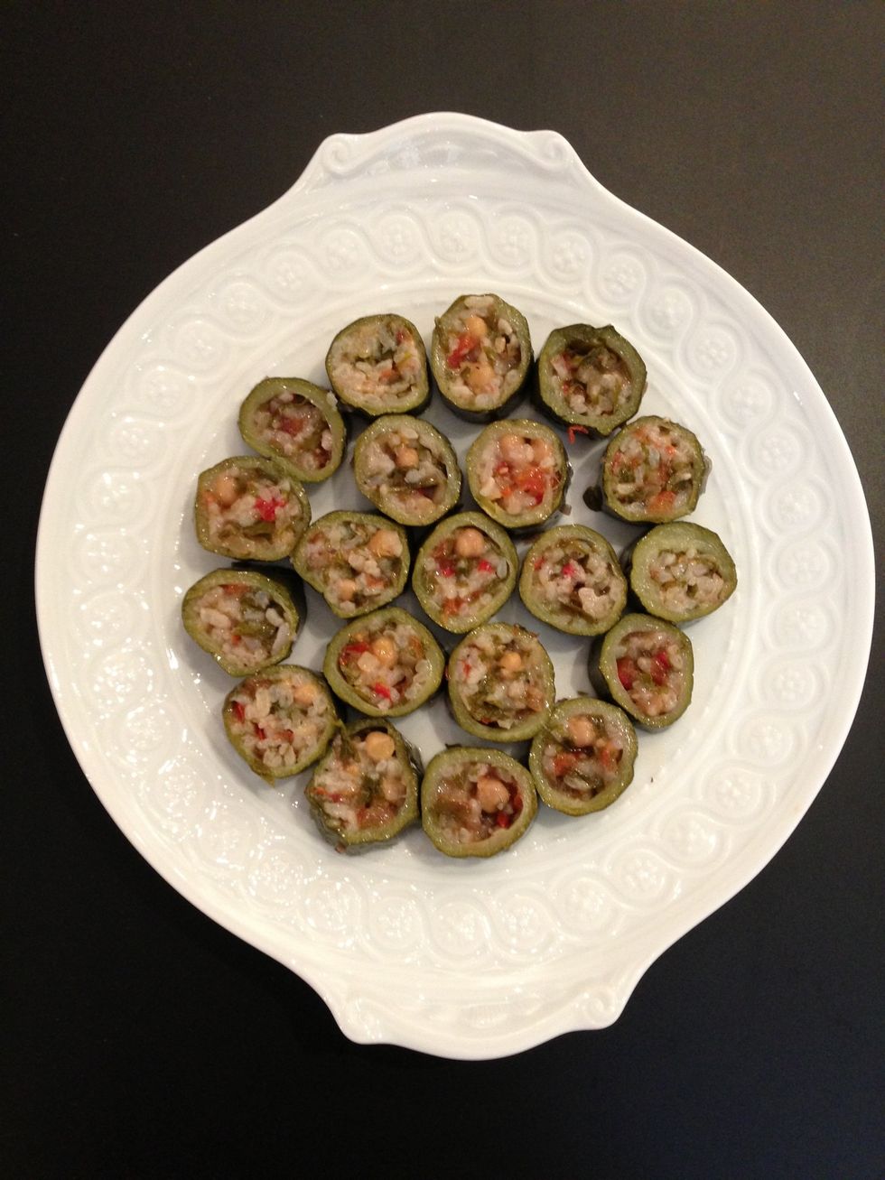 Take the cooked courgettes and cut them into 2 cm round slices. Serve them cold.