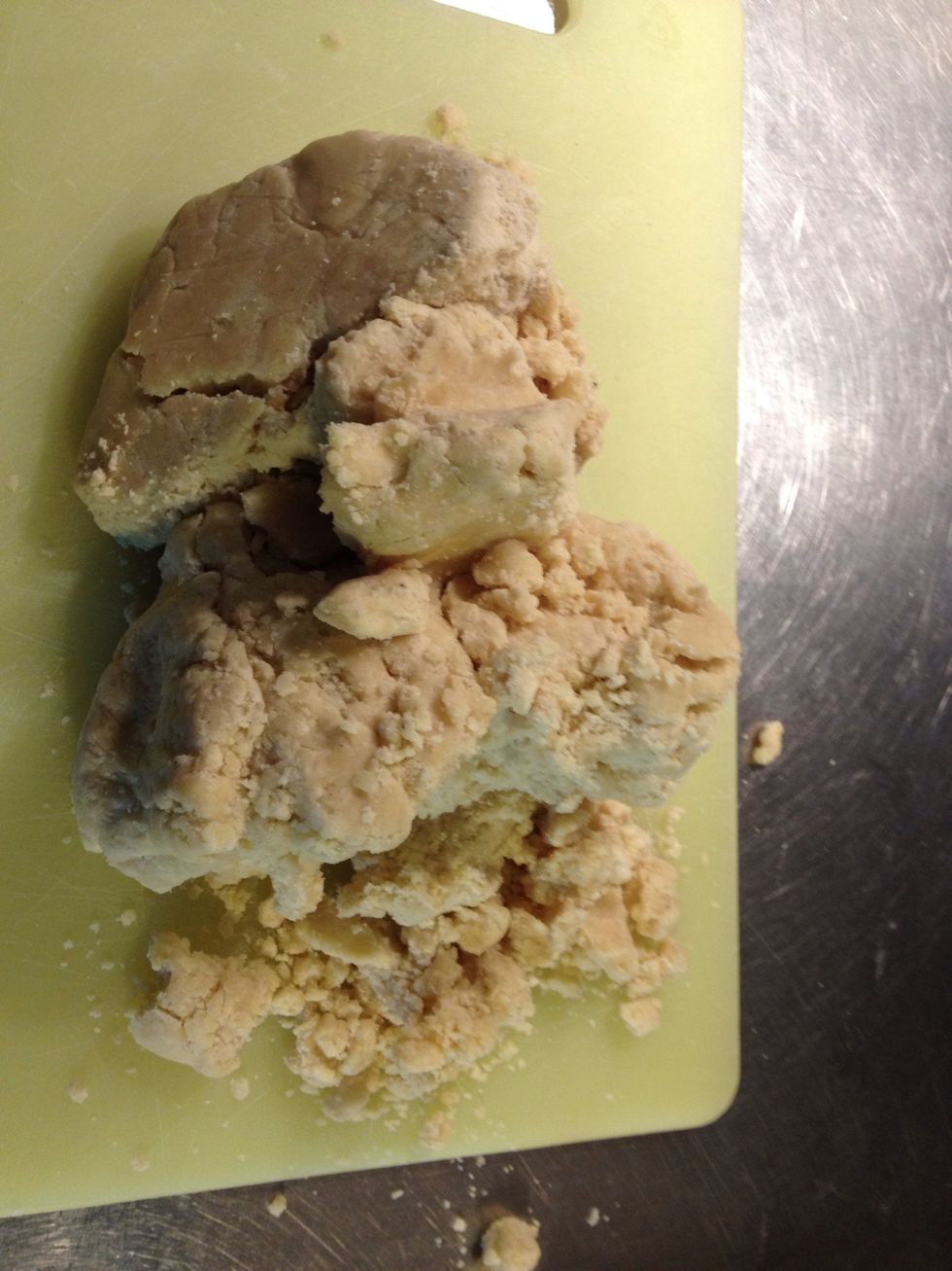 Take the dough out from the bag after refrigerating, place on a cuttingboard or similar.