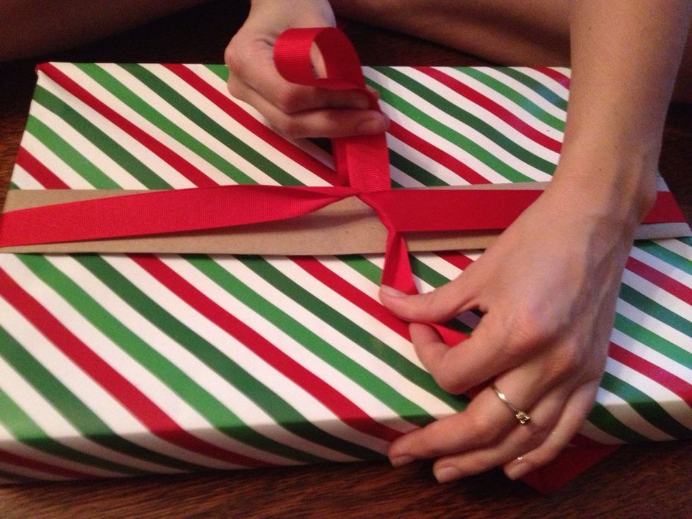 Take the end that comes out from underneath (at the top of this photo) and make a loop.