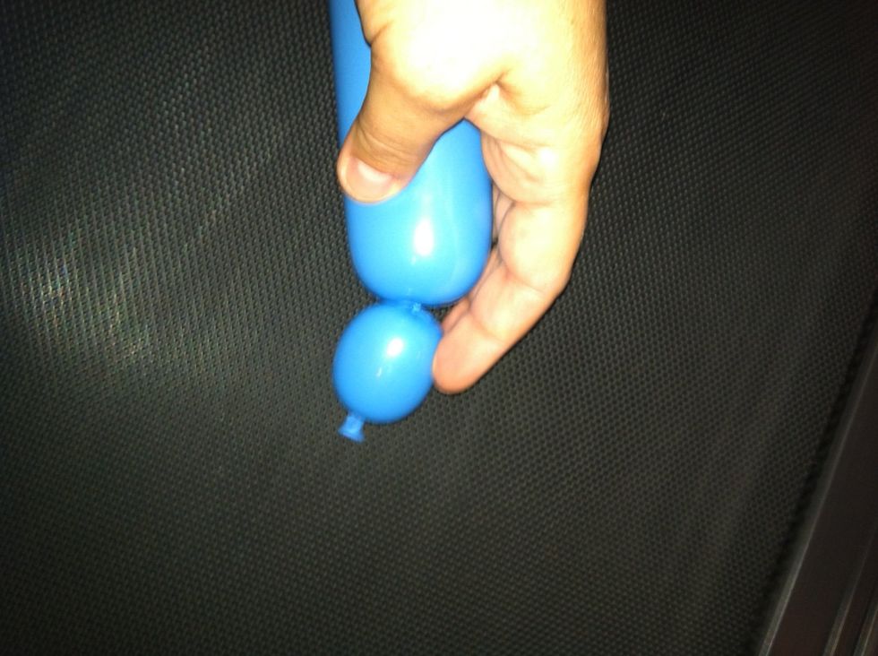 Take the first 260 balloon and put a little bubble at the end. Control the bubble while you do the same on the second 260