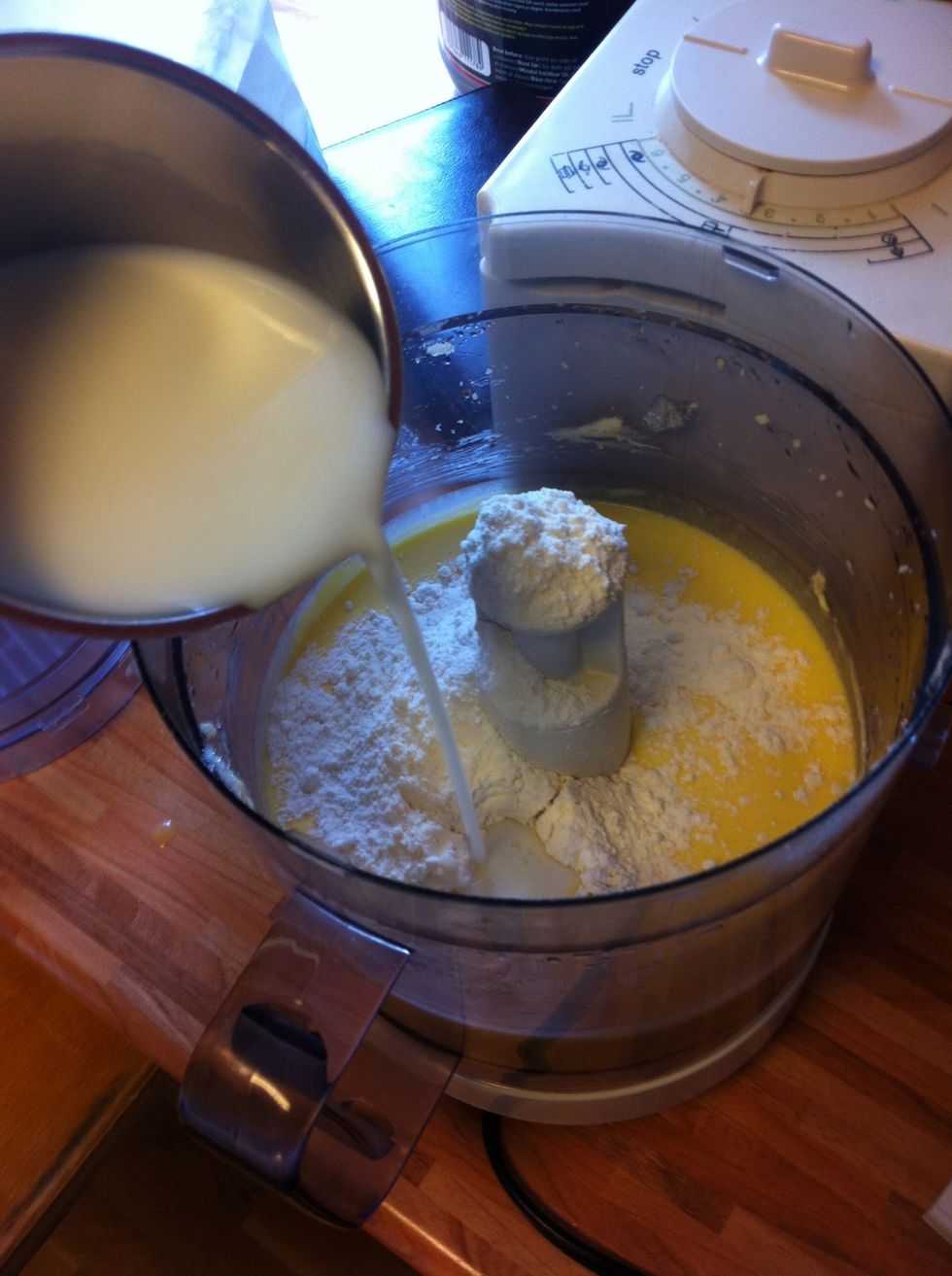 Take the flour mix and the milk and pour it in alternately