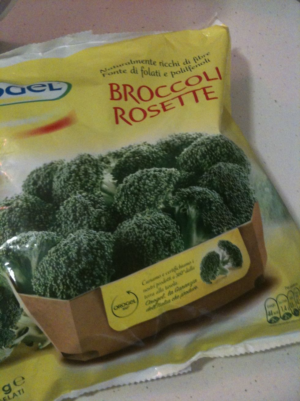 Take the frozen broccoli and put them in a pot