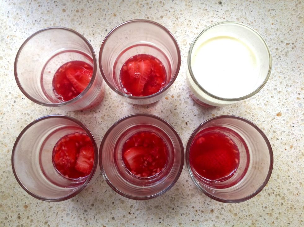 Take the glasses out from the fridge and pour the cream mixture on top of it. Put them back in the fridge.