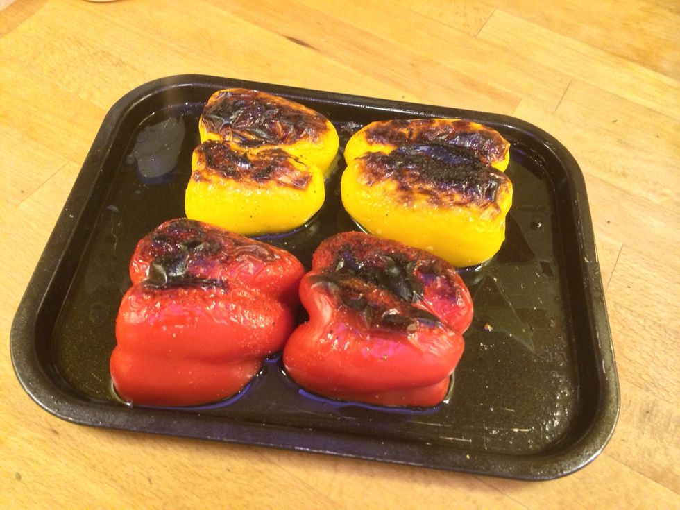 Take the peppers out of the grill and leave to cool.