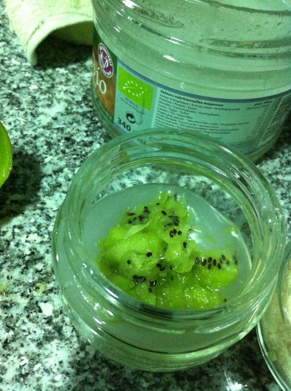 Take the pulp of half kiwi (and eat the other half :) ) and mix with the oil, breaking it into small parts