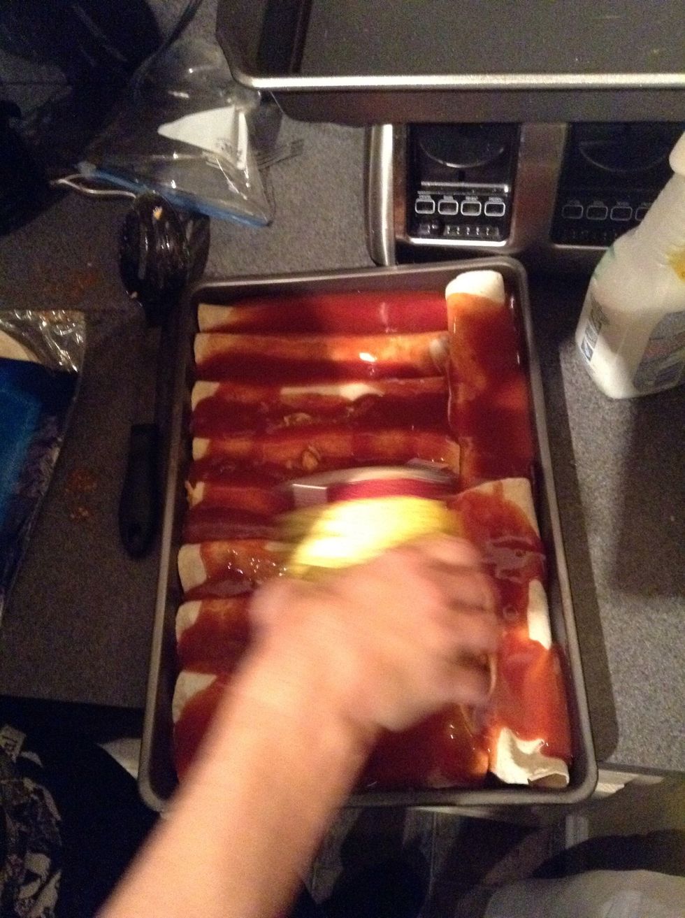 Take the rest of the sauce and pour it in the pan to cover the tortillas