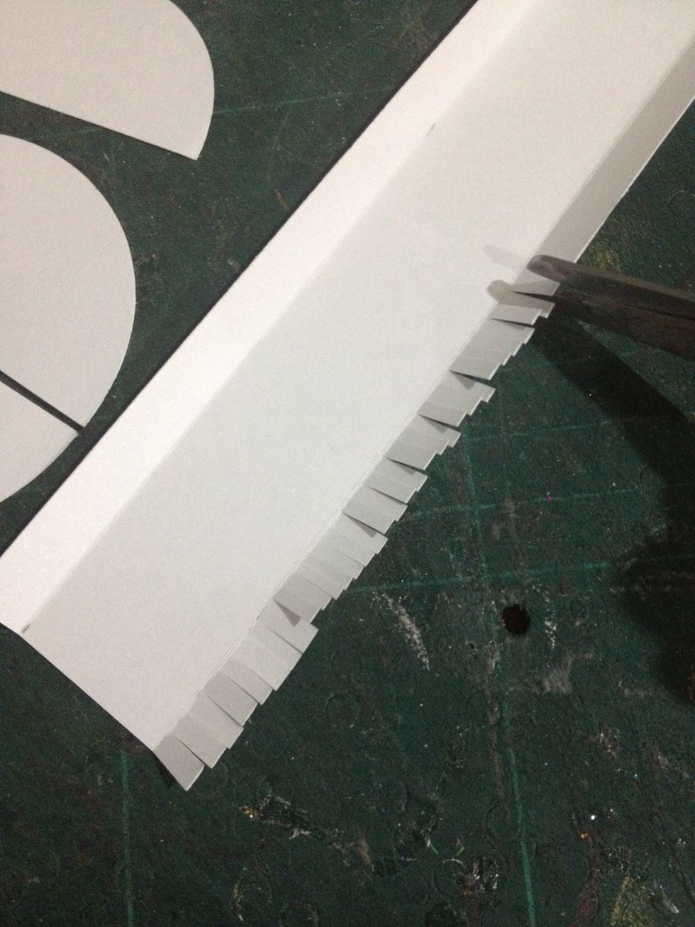 Take the same color paper, measure 1cm for the left and right and about 2-3cm for the center. After that, cut the left and right as small as you can (refer to picture)