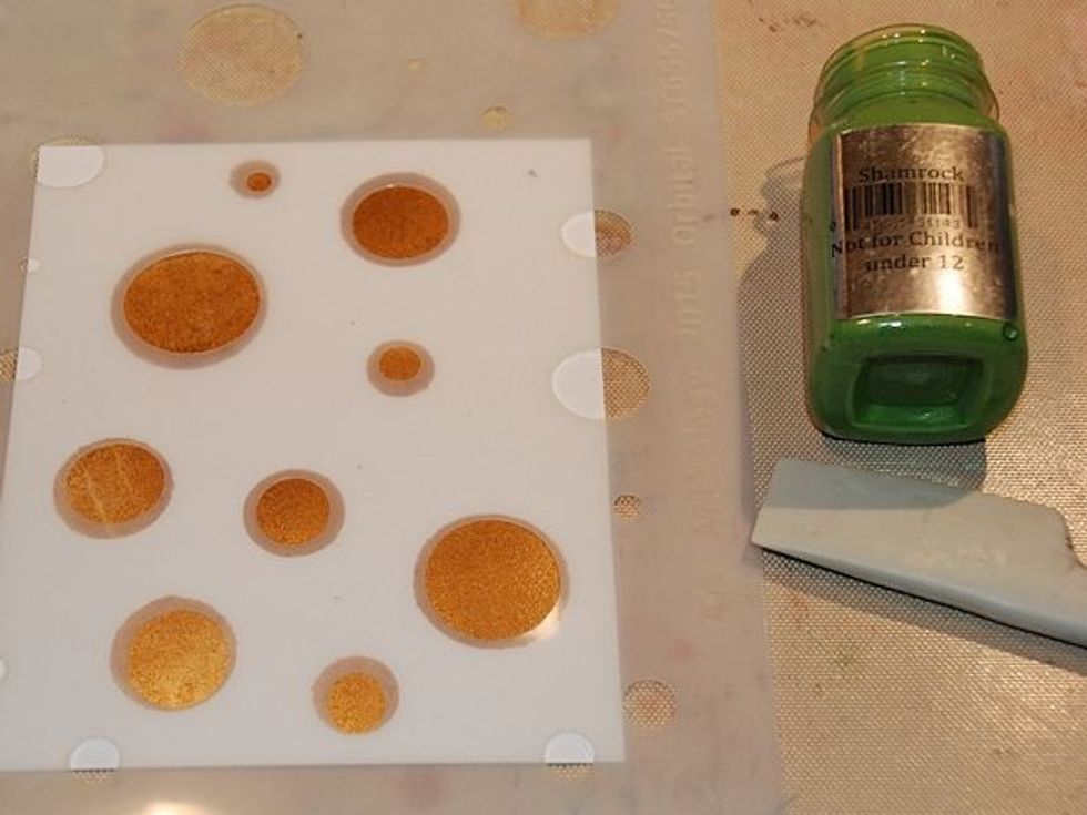 Take the stencil with the smaller circles.
