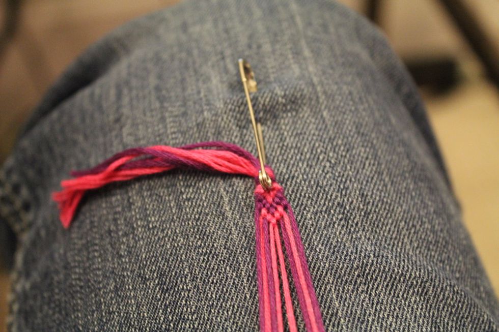 Take the two strings in the middle and tie them together using either the foreword knot or the backward knot.