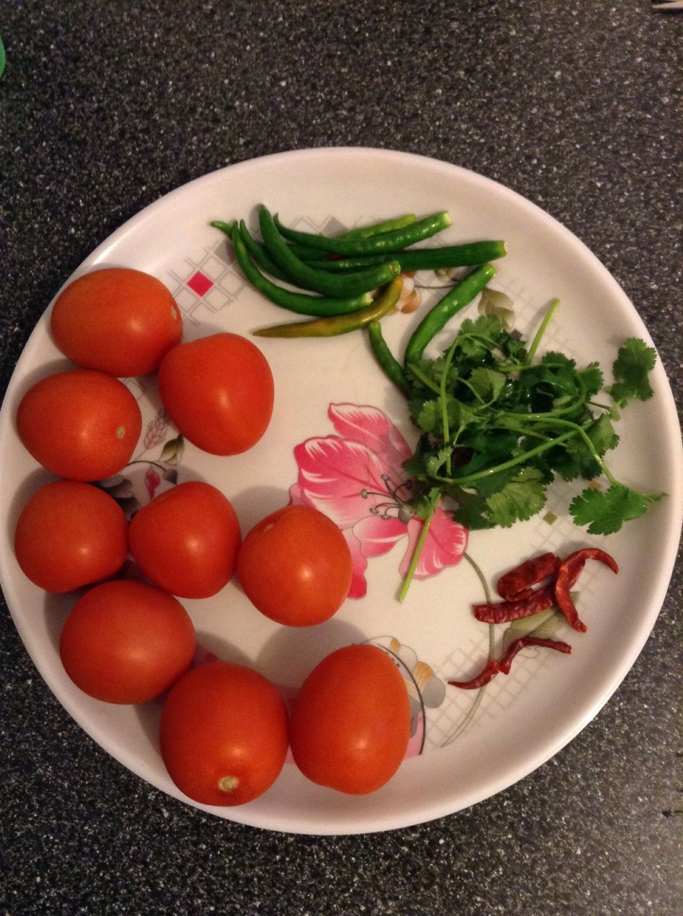 Take tomatoes, green chillies, coriander and dried red chillies.