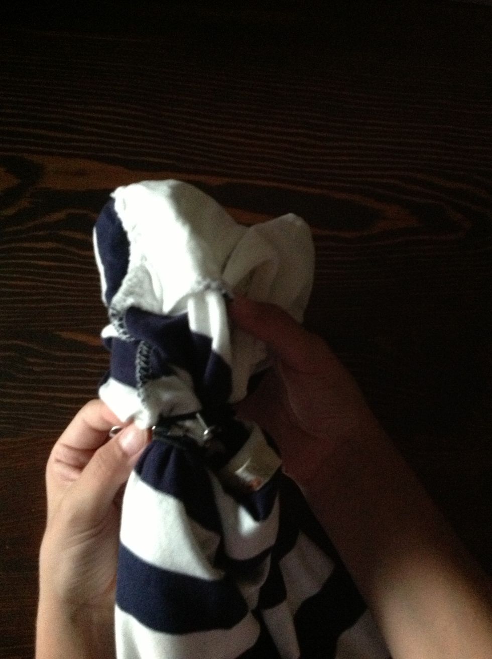 Take two of the pieces and stick them together to have one piece (without any glue or something,just with your hands) and then tie them with the last hairclip.