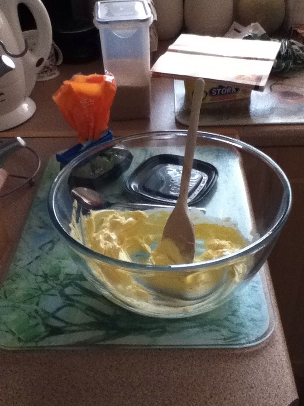 Take your 100 grams of margarine and beat it until it is soft