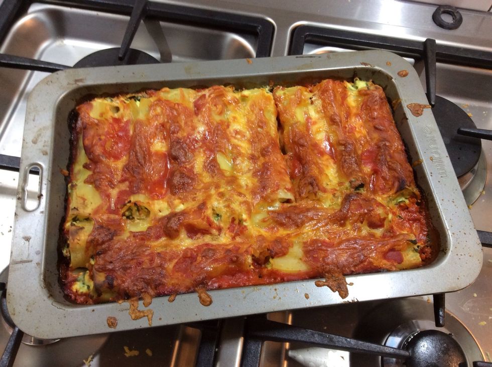 Take your cannelloni out of the oven after 25 minutes and enjoy!