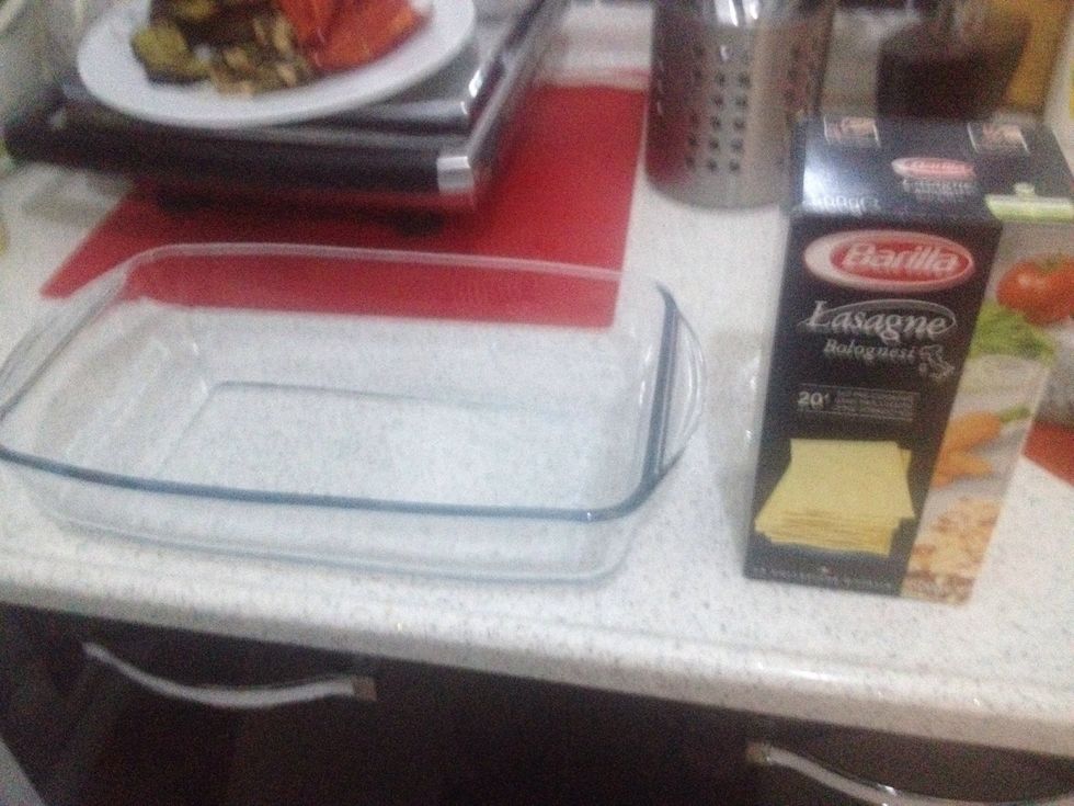 Take your dish and the pasta sheets