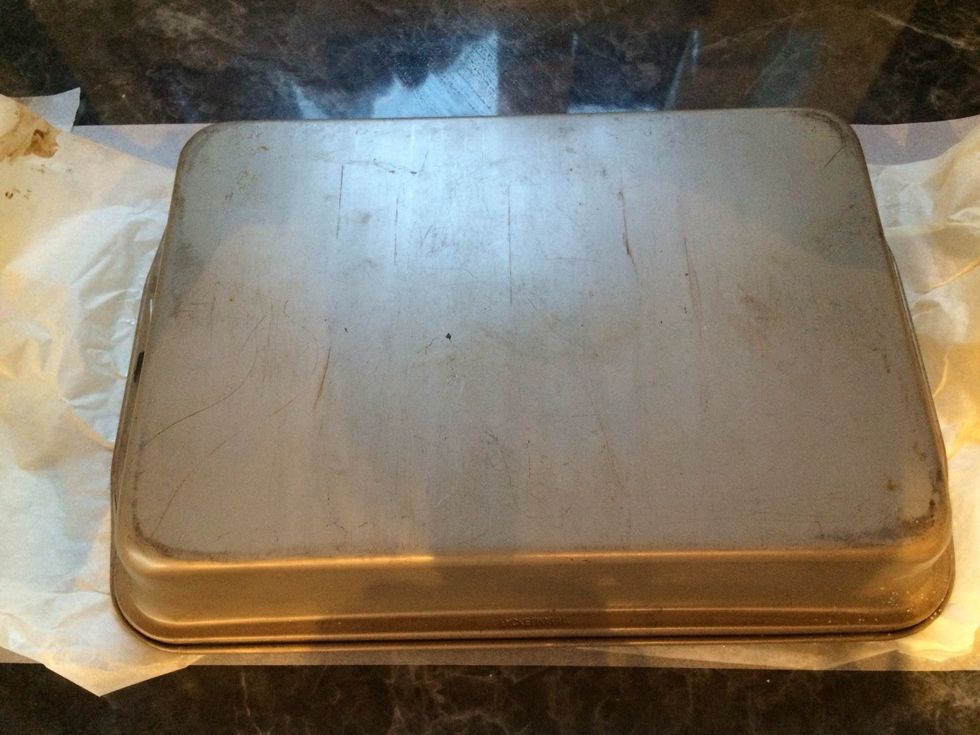 Take your tray out of the oven after the cooking time is finished and flip it over the baking paper with the sugar. Remove the tray and the baking paper used in the oven...