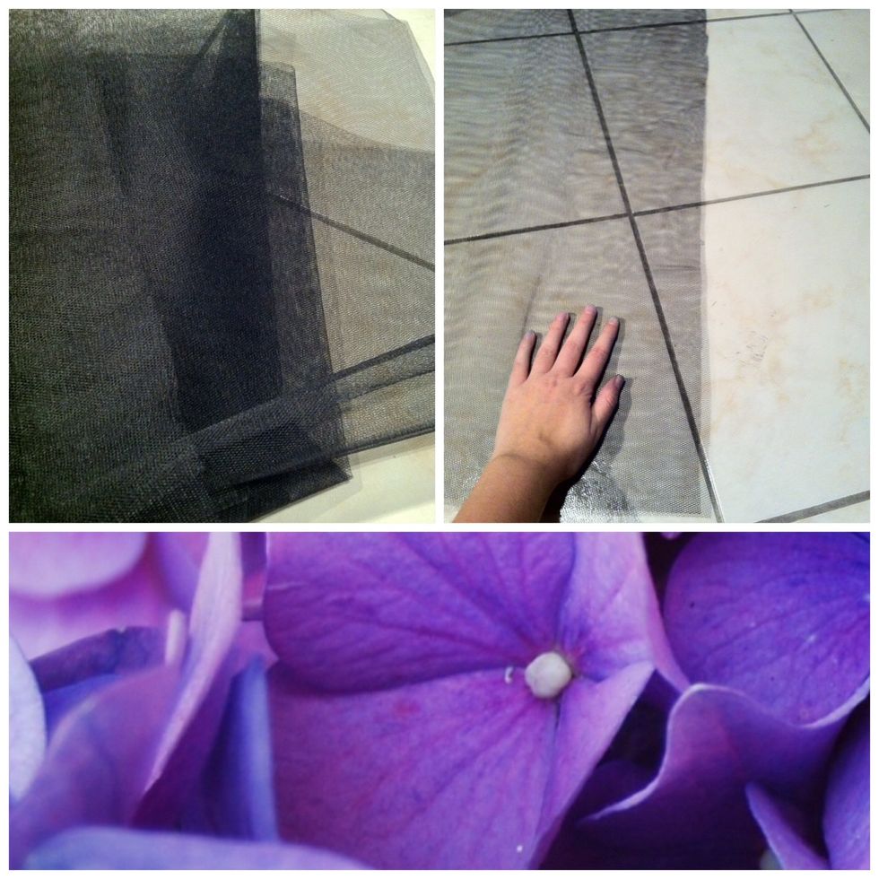 Take your tulle and lay it flat down. My tulle is 4x1,6m.