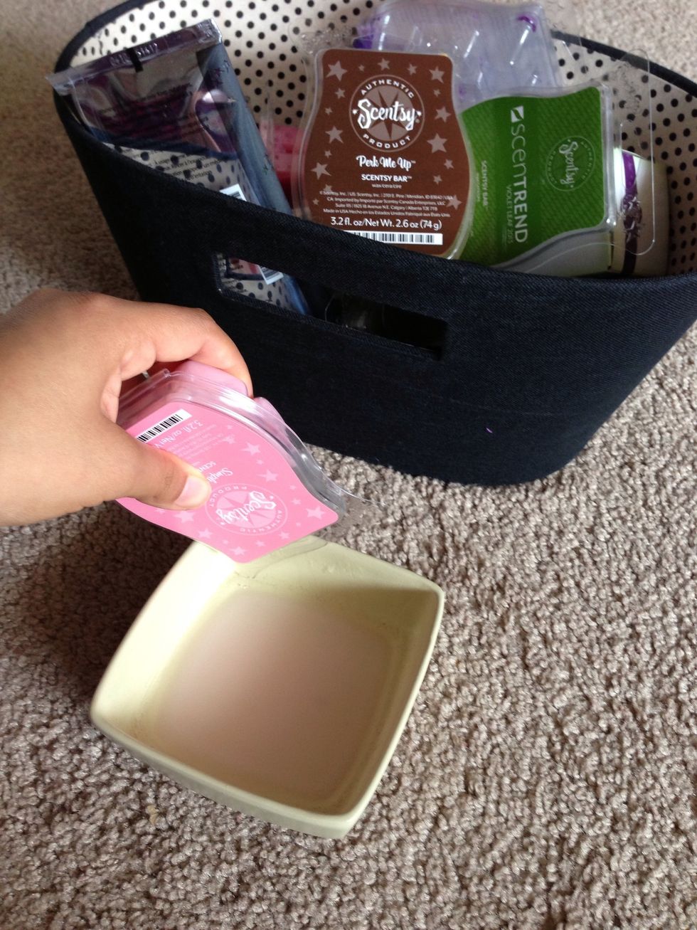 Take your warmer dish and a Scentsy bar. With the edge of the bar (that's the plastic box that the wax comes in) trace around the hardened wax in the dish.