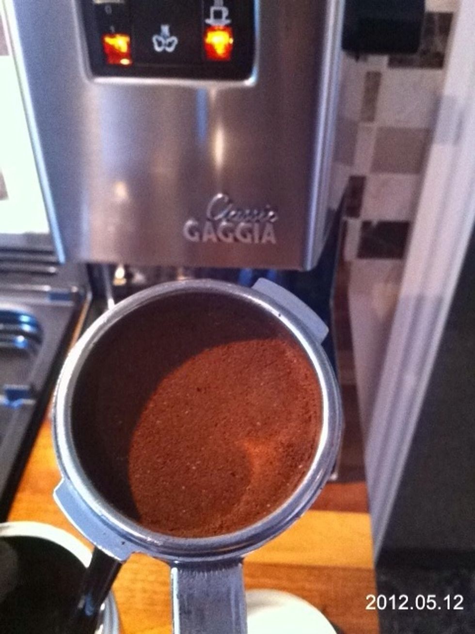 Tamper well to create a compact basket with a flat surface. Make sure to leave no cracks in the basket as this will ruin the shot of coffee produced.