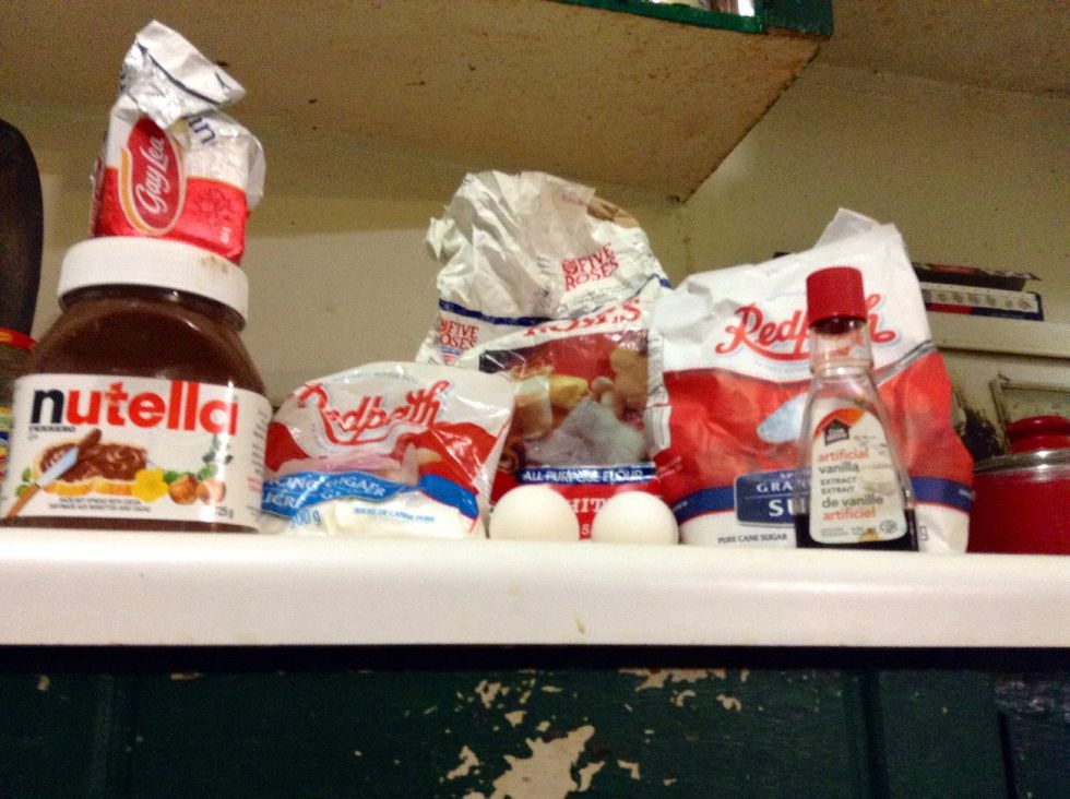 (Tap/Click for full pictures) Preheat your oven to 360 degrees Celsius, and grease & dust with flour lightly a baking pan. Get out all your ingredients!