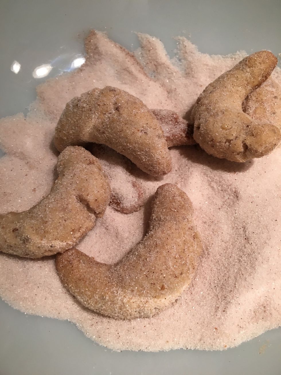 Tap off loose sugar and plate.