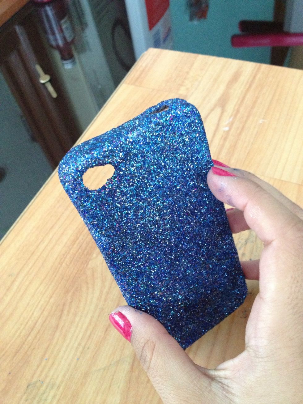 Tap to get the loose glitter free.