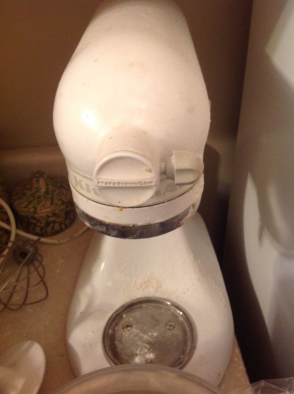 Ten: Use a mixer to mix the supplies and make the dough.