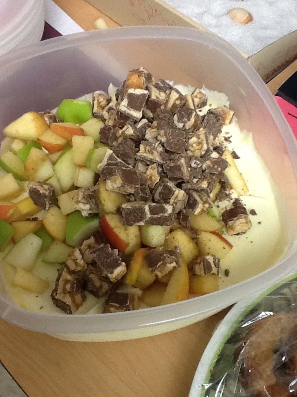 Than add the apples and snickers and start folding it over
