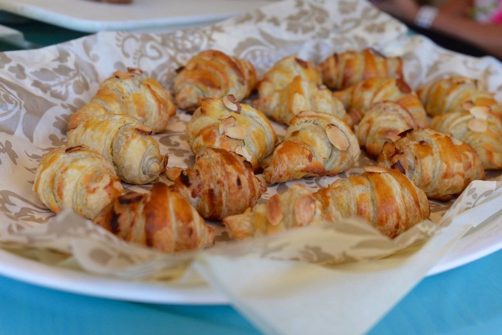 Thank you to all my peeps! Don't forget to check in and check out more recipes on my website www.littlesistersweets.com! Happy baking! Xoxoxo -Rikki