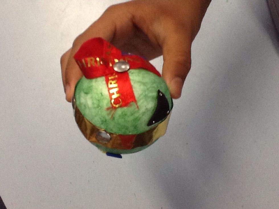 That is how you make a Christmas foam ball.