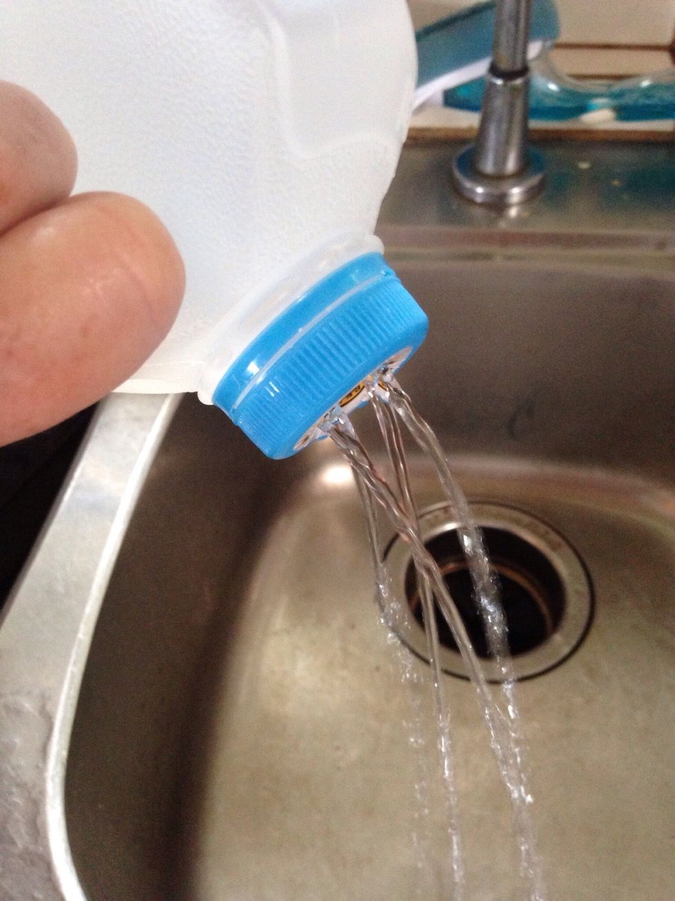 That's it! Fill jug with water, screw cap on and you are ready to water the plants.