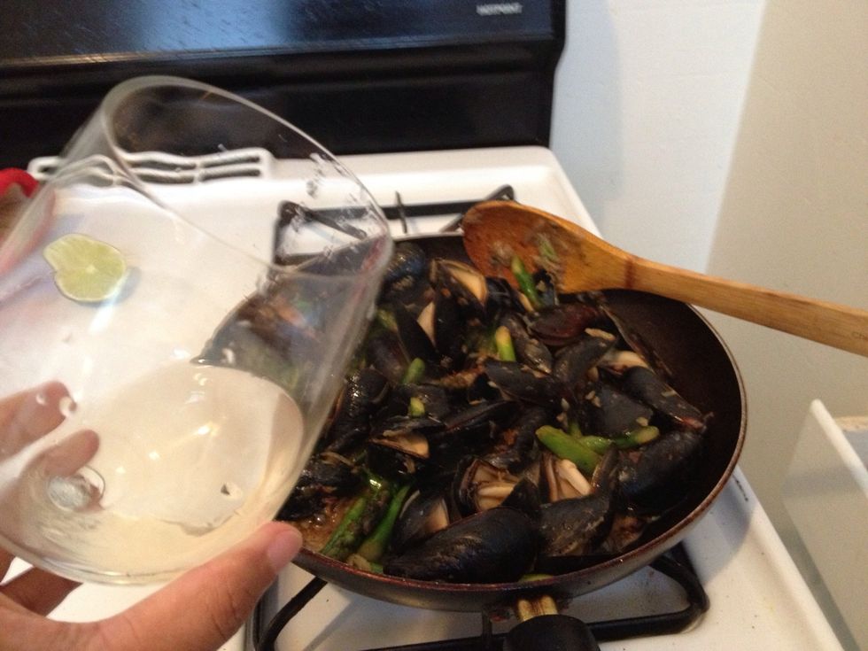 That's me pouring some white wine for the mussels, I poured a glass of white wine :)