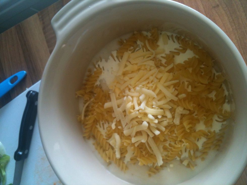 That's your soup, cheese, pasta, garlic and cream before its mixed, I forgot to put the broccoli in before I took the pic but stick it in there! :)