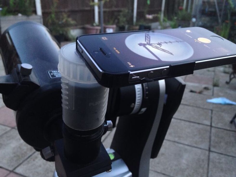 The adaptor attached to the scope