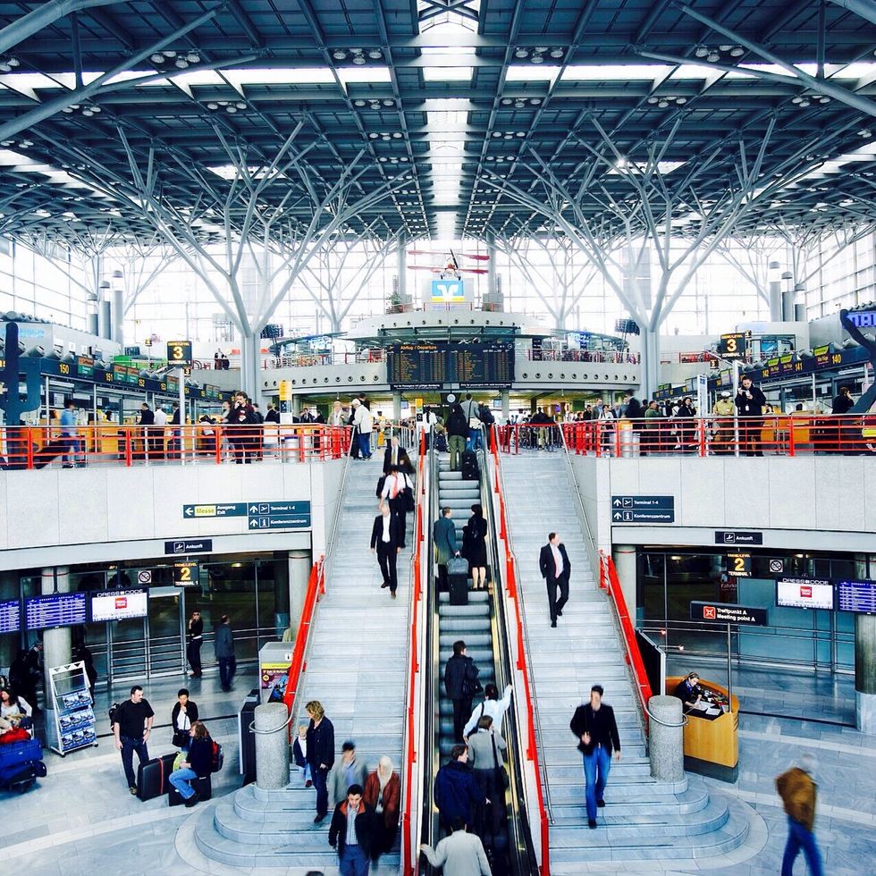 The airline counter is always on the departure level of the airport, so get there quickly. Don't try baggage claim counters or airport service desks. Go to the airline counter immediately.