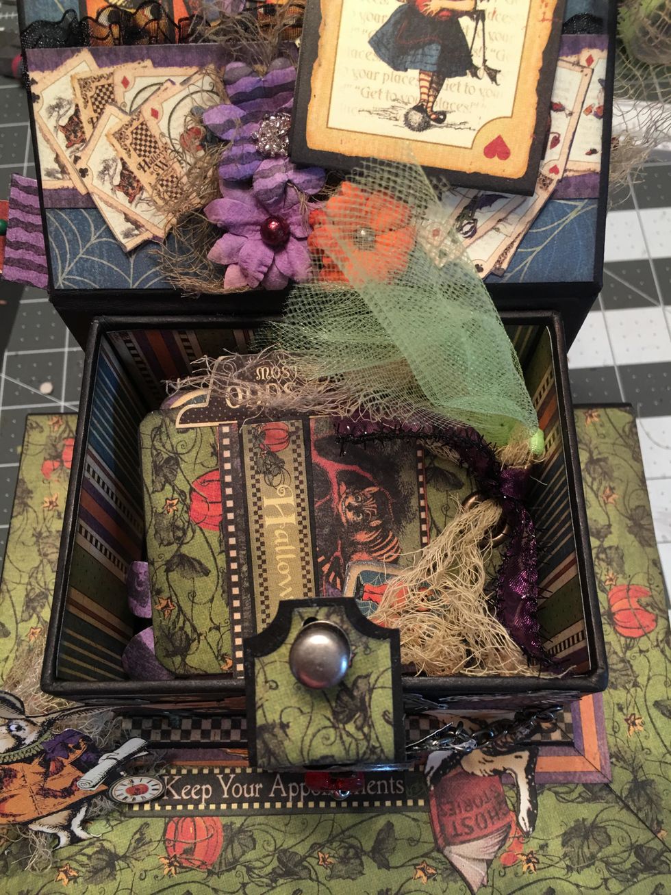 The ATC tag album will fit perfectly into the top portion of the trinket box. For instructions on how to make the trinket box out of Graphic 45 Staple book boxes, check out my Snapguide tutorials.