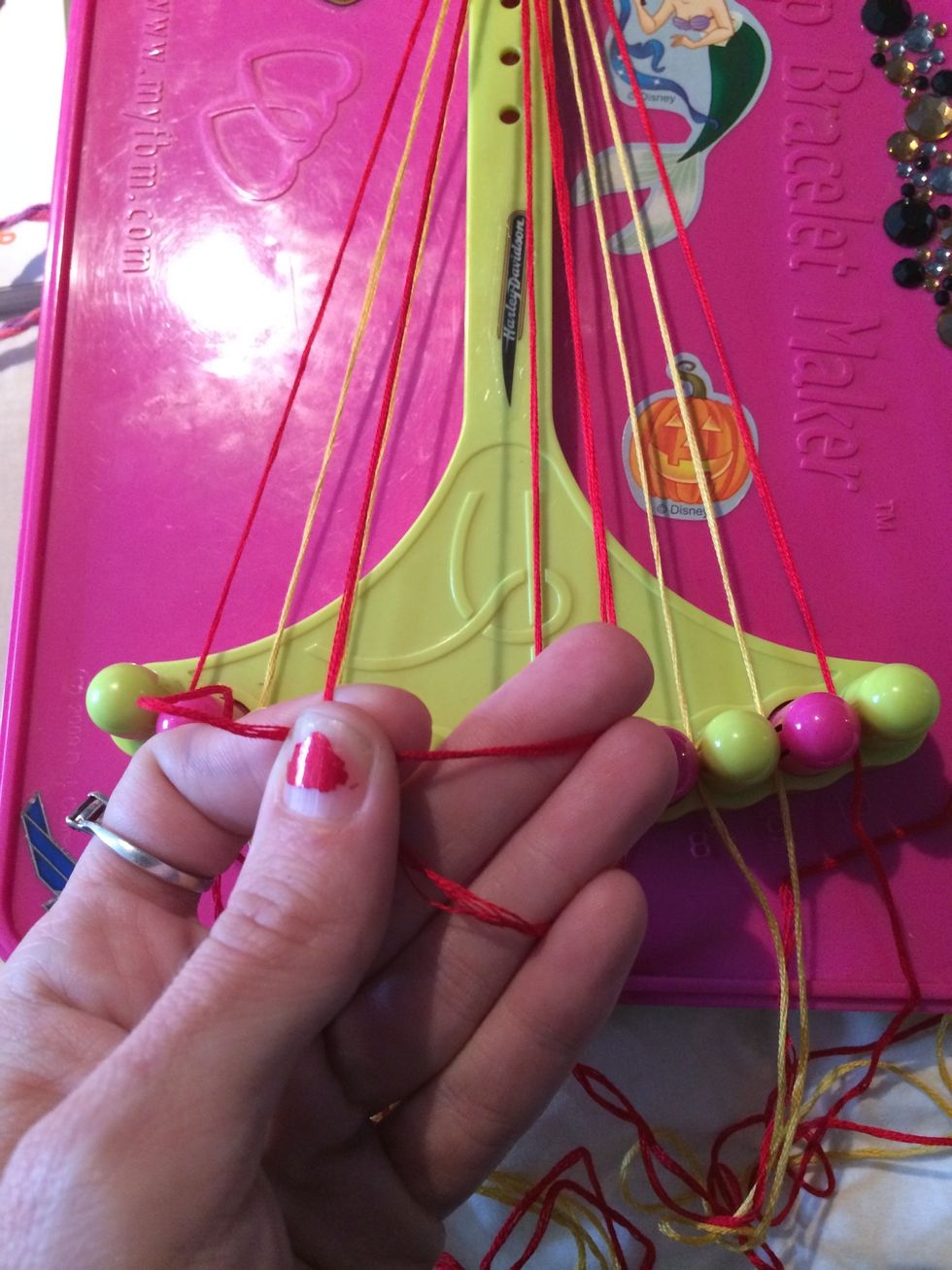 The Backwards 4. It's just like the Forwards knot but backwards. Don't forget that two knots equals 1 regular knot. Make your way across all four strings.