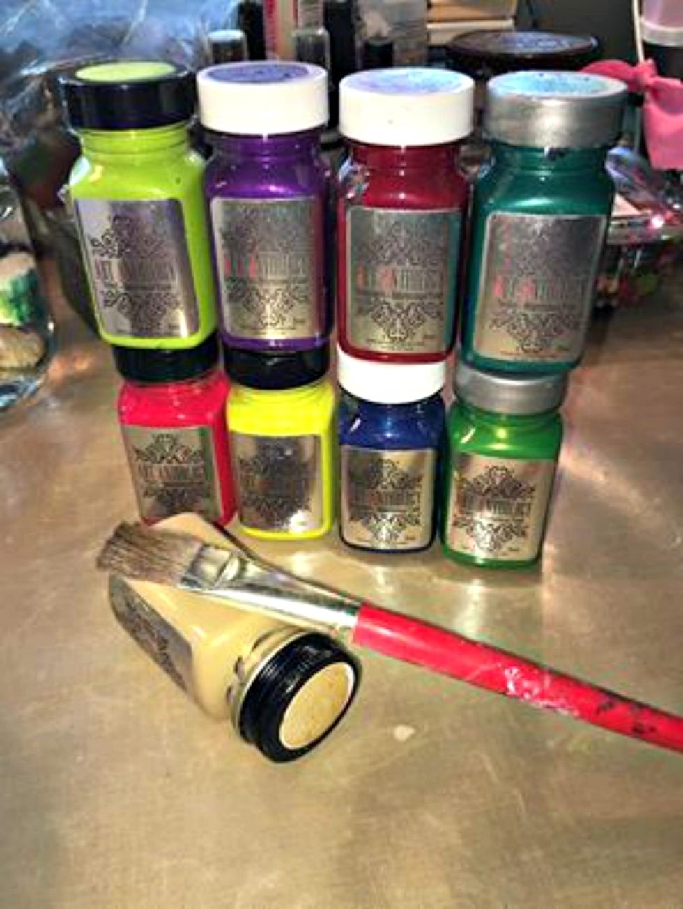 The beautiful vibrant Art Anthology paints helps you achieve a gorgeous Bohemian look.