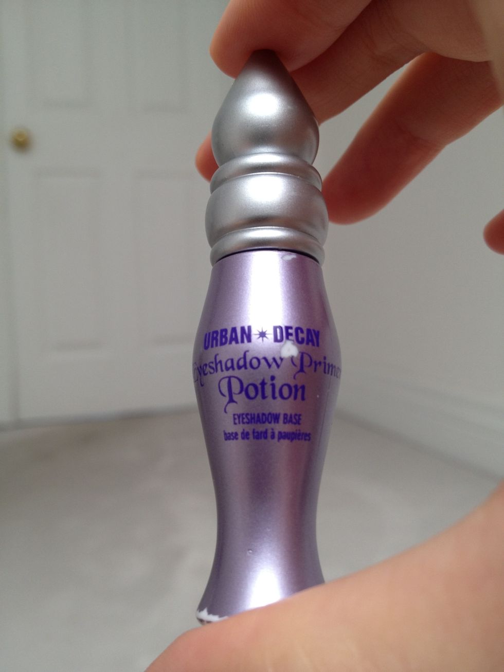 The benefit of using eyeshadow primer is to prevent creasing, to allow the eyeshadow colors to pop and to allow the eye make up last much longer. We are using Urban Decay's primer potion.