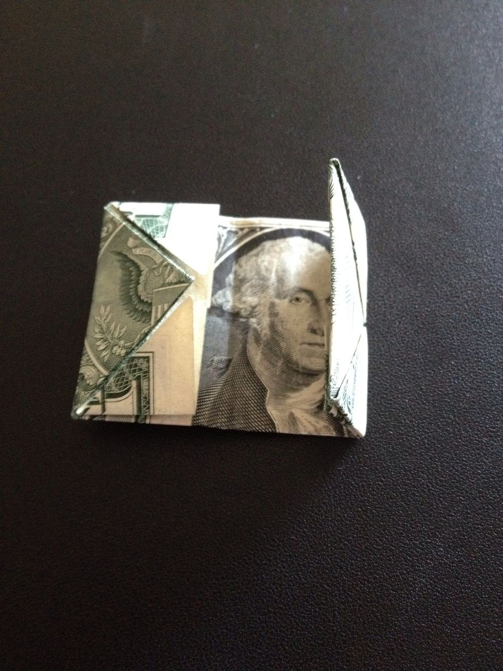 The bill now has three differentiated thirds. Fold them as shown. Right third to the left. Left third to the right.