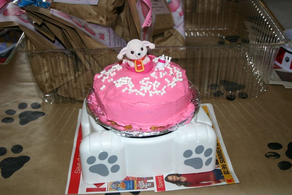 The birthday girl got her own homemade cake and a bowl different from all the others. The guests had cupcakes with homemade flags made with puppy stickers.