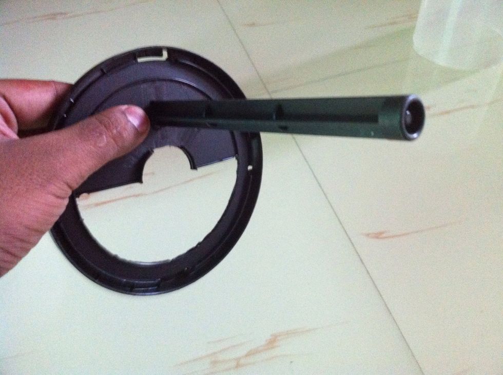 The bottom part should look like this from below. The bird is going to perch on this rod.